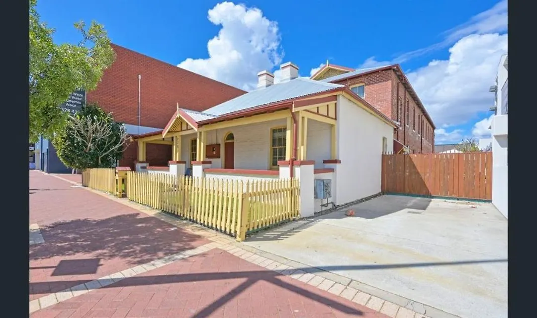 Emu Backpackers Perth - Note - Valid Passport Required For Check In-1